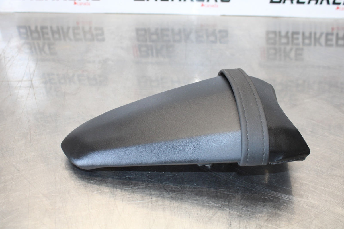 22-25 YAMAHA YZF R7 REAR BACK PASSENGER TANDEM SEAT PAD SADDLE PILLION BB176