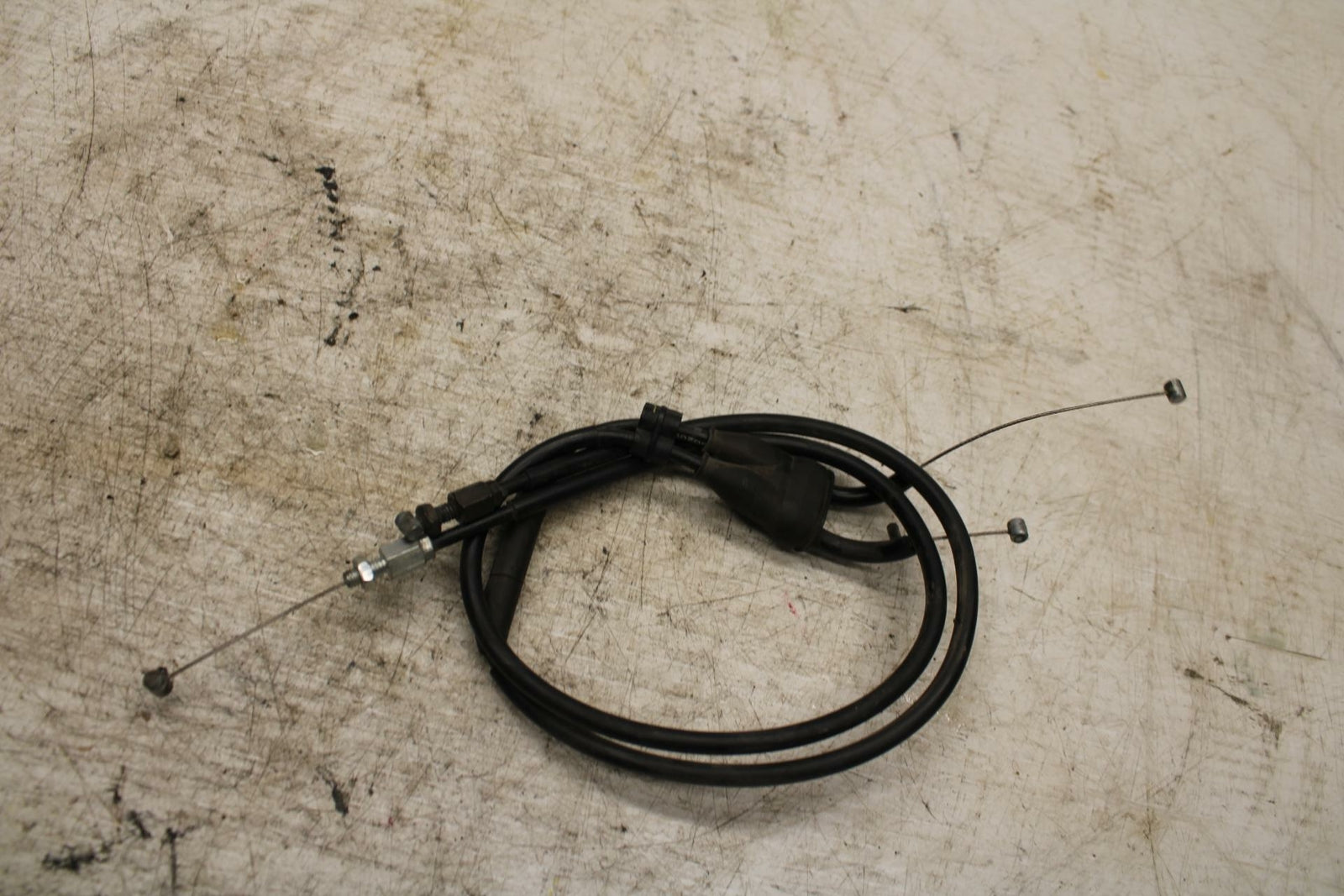 08-16 YAMAHA YZF R6 THROTTLE CABLES LINES BB365