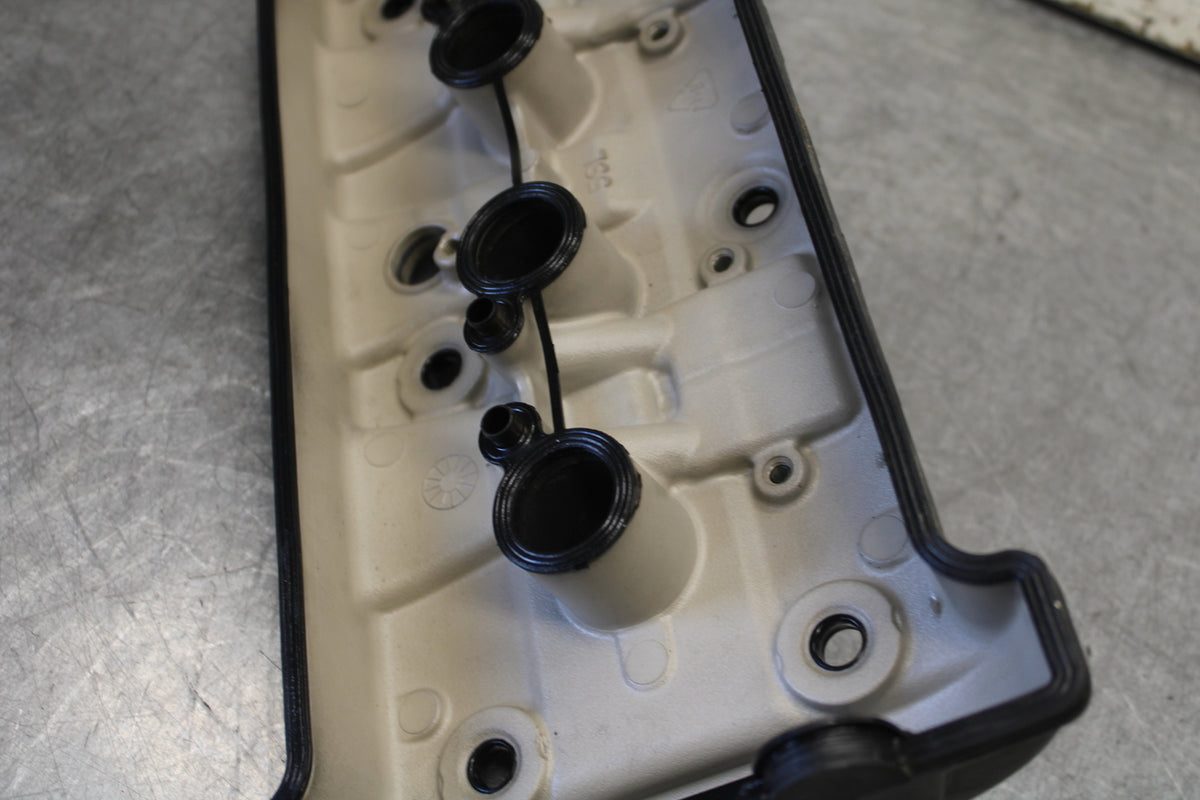 08-09 YAMAHA YZF R6S VALVE COVER  BB690