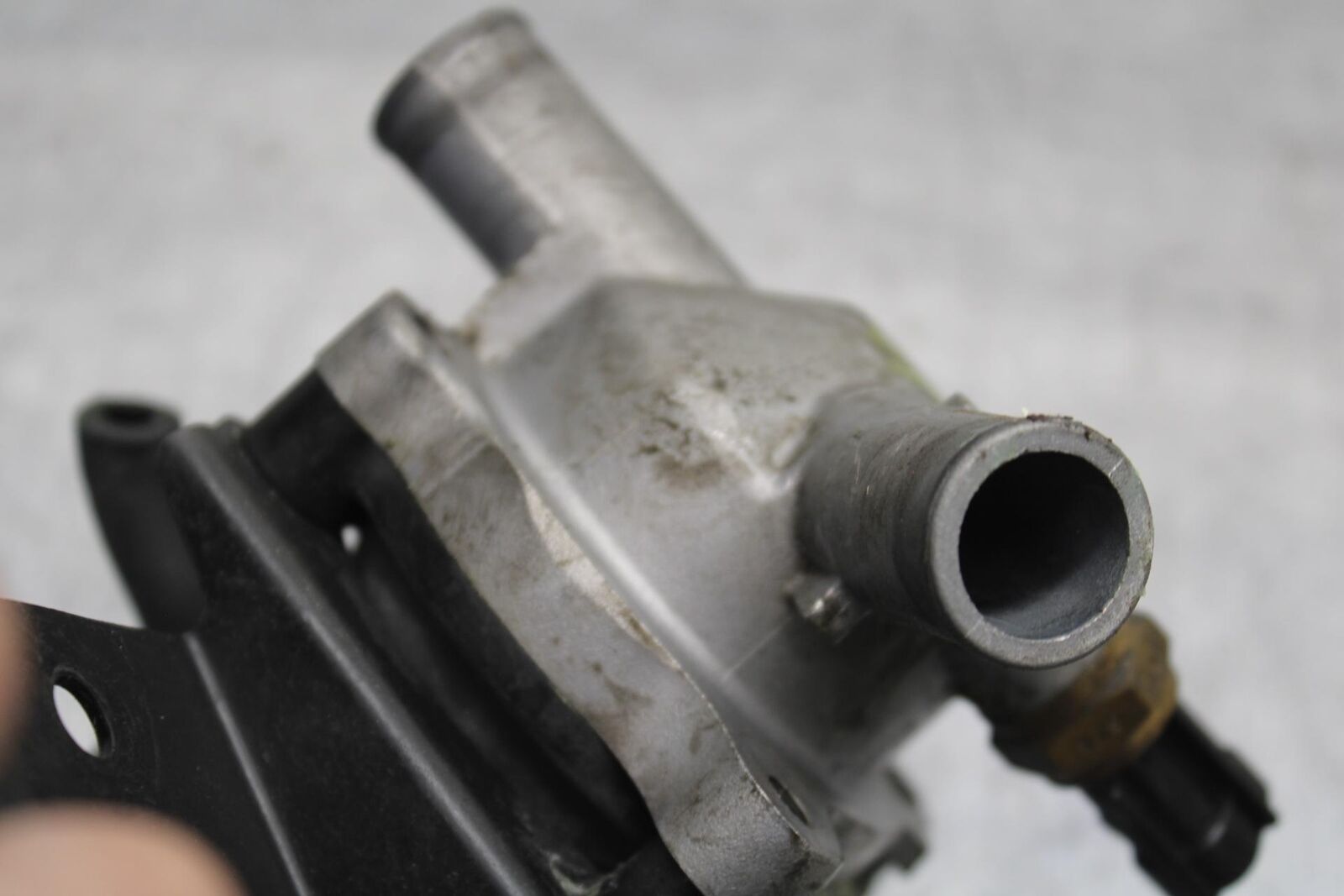 03-08 KAWASAKI VULCAN 1600 THERMOSTAT HOUSING 16160-0775 16160-1361 BB616