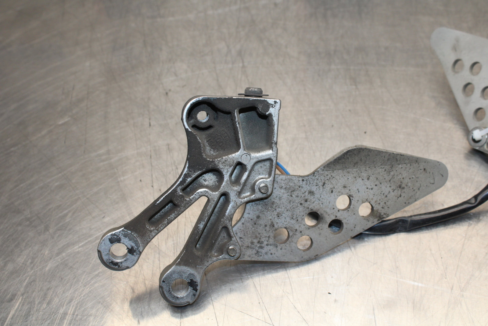 04-05 KAWASAKI NINJA ZX10R RIGHT LEFT REARSETS REAR SET DRIVER FOOT PEGS  BB163