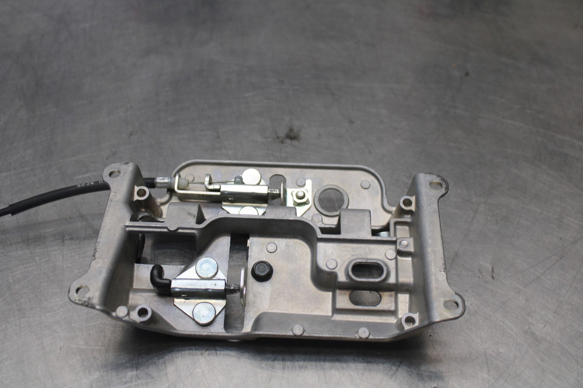 15-17 YAMAHA FJ09 REAR PASSENGER SEAT LATCH LOCK ASSEMBLY BB906