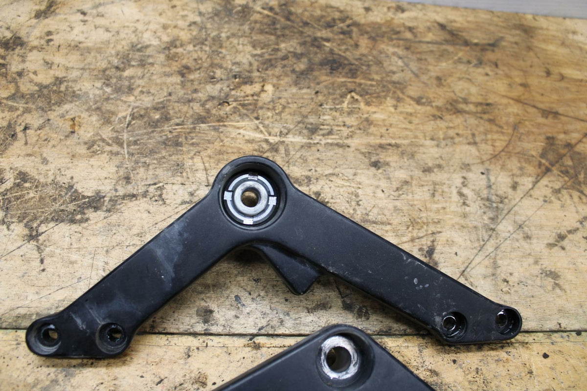 07-11 SUZUKI VSTROM 650 ENGINE MOUNT MOTOR BRACKET BB340