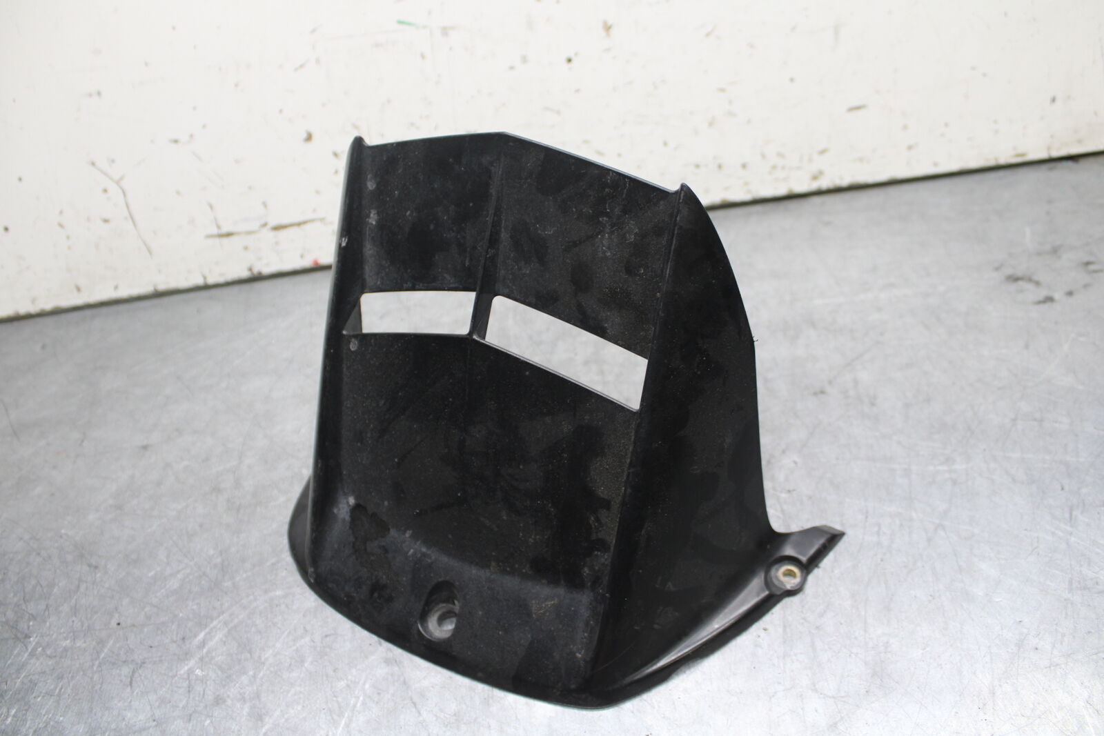 06 YAMAHA YZF R6 REAR BACK WHEEL TIRE HUGGER FENDER BB716