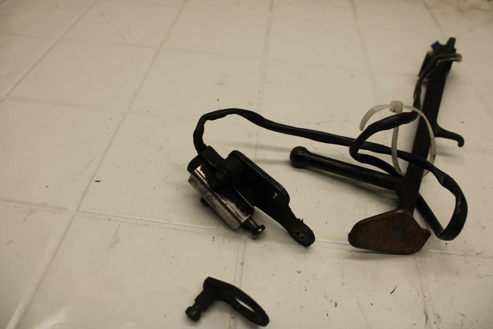 01-05 YAMAHA FZS1000 KICKSTAND SIDE KICK STAND BB 04