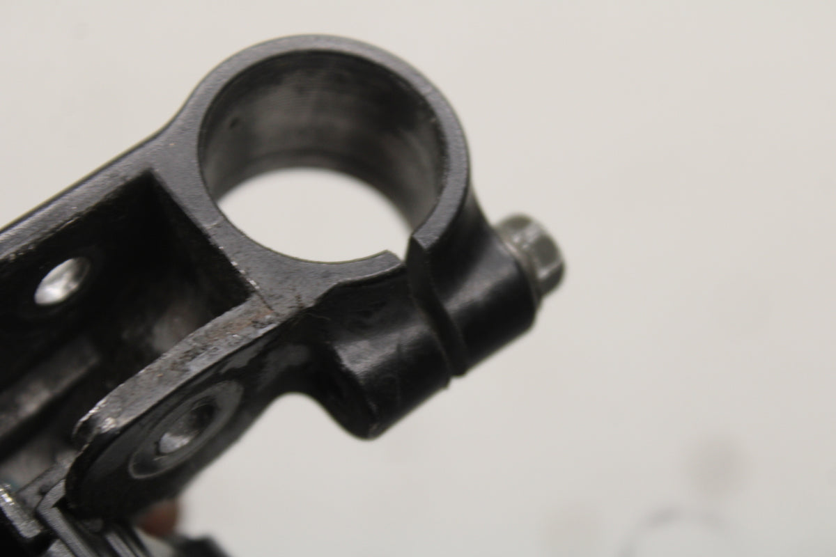 06 YAMAHA YZF R6 CLUTCH LEVER PERCH MOUNT BRACKET BB716