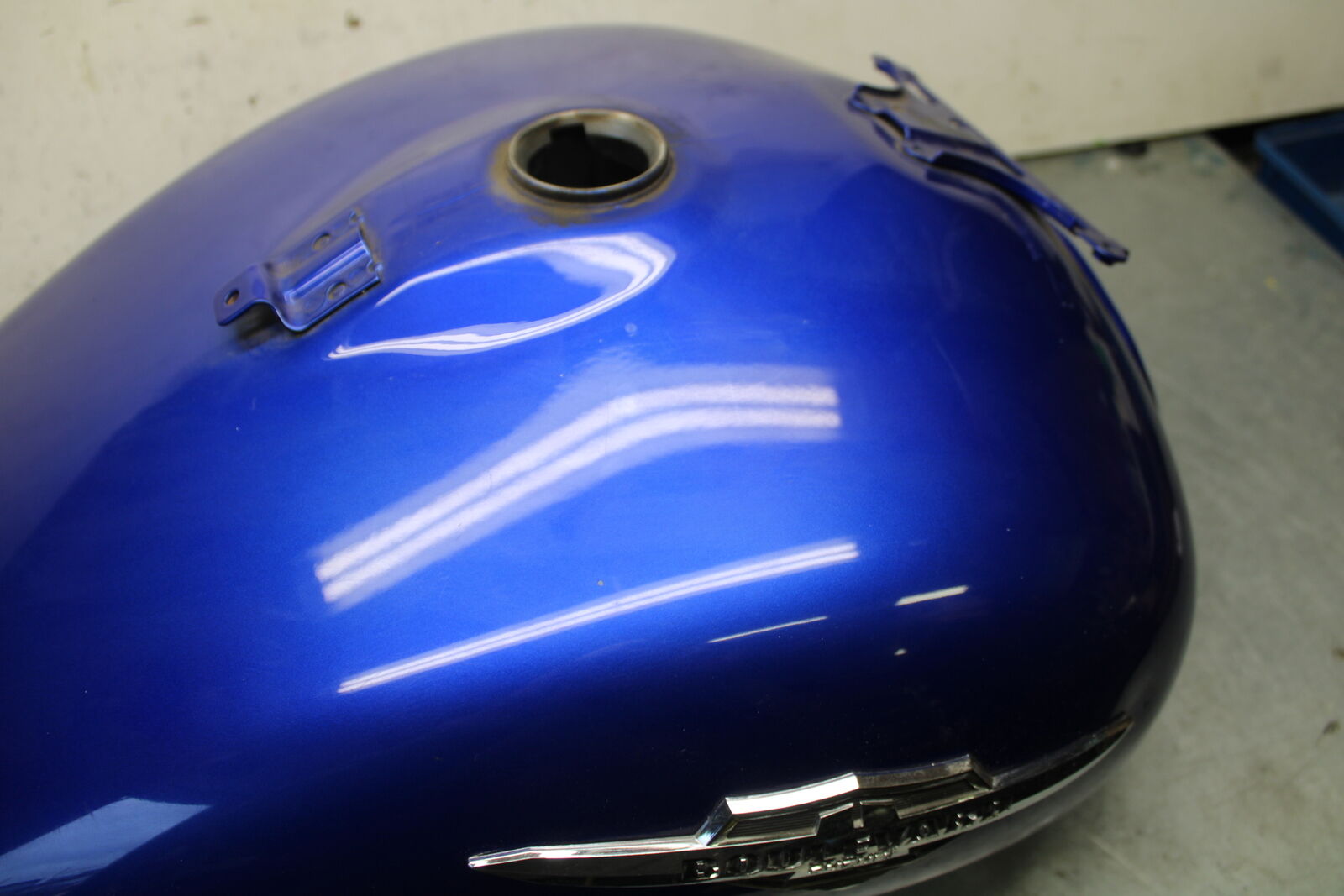 05-06 SUZUKI BOULEVARD M50 GAS TANK FUEL PETROL RESERVOIR BB671