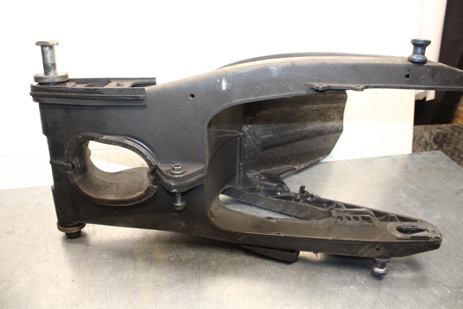 2007 Yamaha YZF R6S REAR SWINGARM BACK SUSPENSION 5SL-22110-01-00 BB594