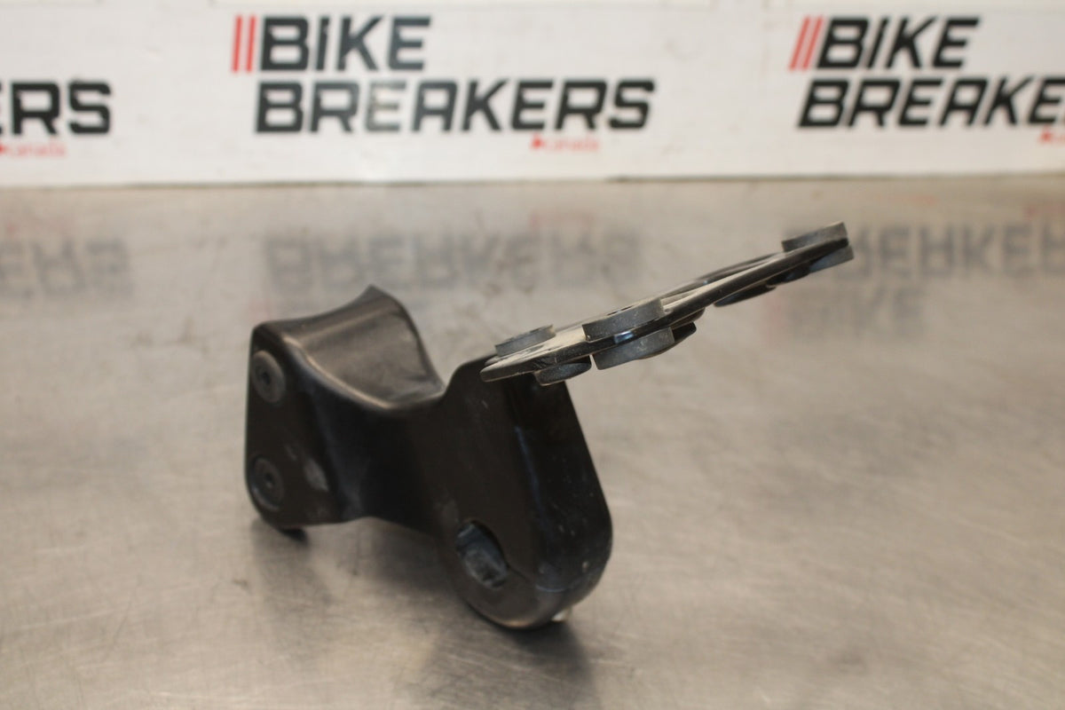 05-08 TRIUMPH SPEED TRIPLE 1050 UPPER FAIRING MIRROR GAUGES STAY BRACKET BB933