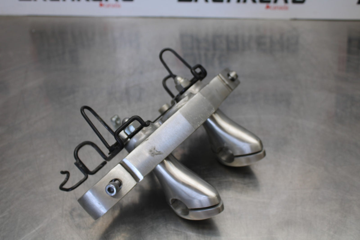 09 YAMAHA V STAR 950 FORKS UPPER TRIPLE TREE CLAMP BB172