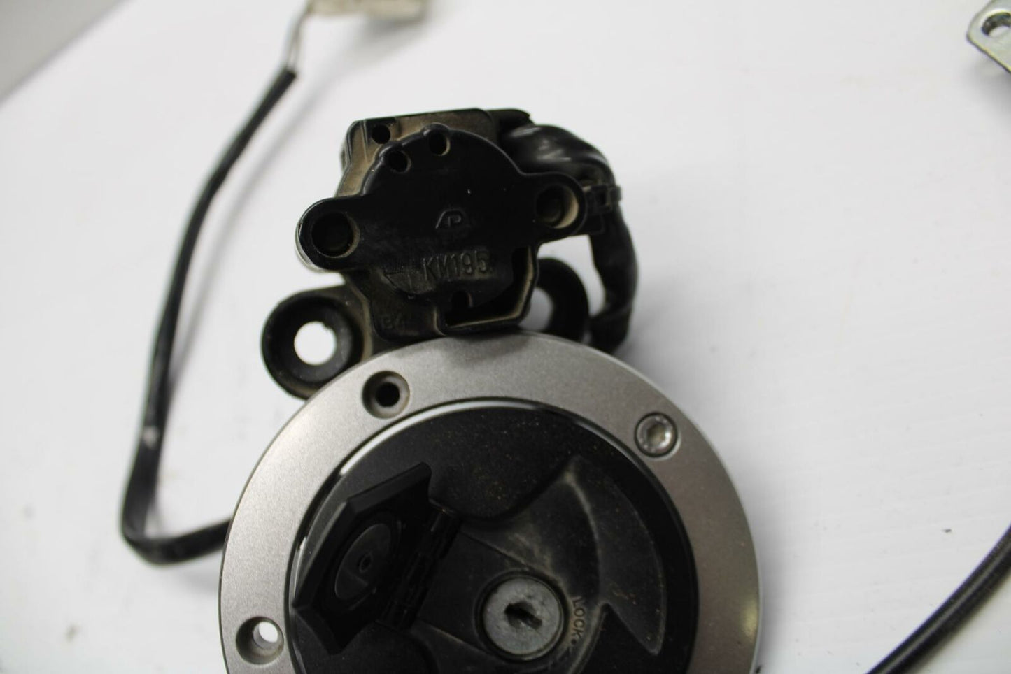 11-12 KAWASAKI Z1000 IGNITION LOCK KEY SET W/ GAS CAP AND SEAT LOCK BB249