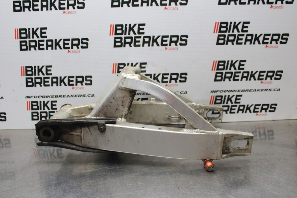 00 SUZUKI GSXR750 REAR SWINGARM BACK SUSPENSION SWING ARM BB820