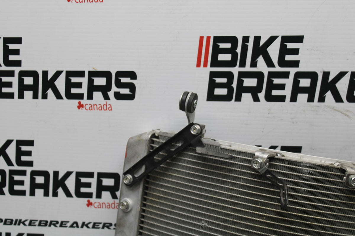 18 YAMAHA YZF R1  ENGINE RADIATOR MOTOR COOLER COOLING RADIATER BB838