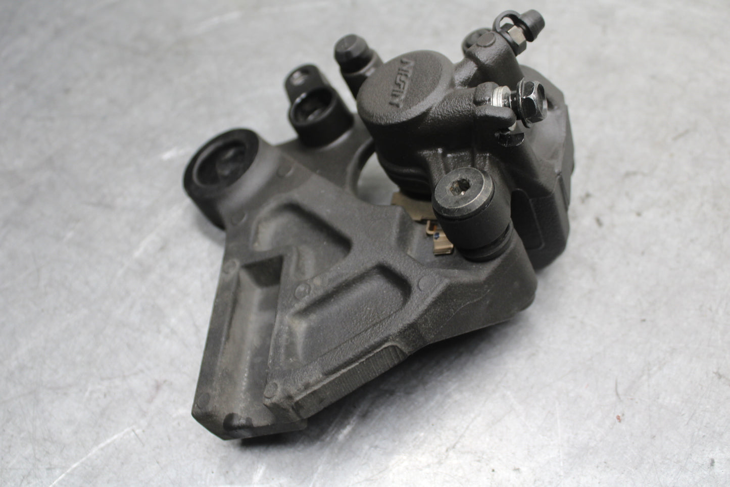 13-18 KAWASAKI NINJA ZX6R REAR BRAKE CALIPER W MOUNT BRACKET 43080-0114-DJ BB666