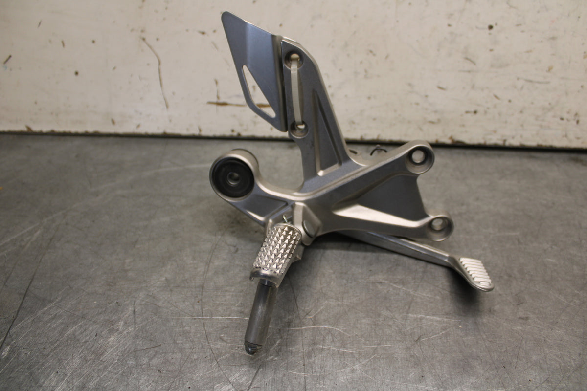 17-21 HONDA CBR1000RR SP RIGHT REARSET REAR SET DRIVER FOOT PEG REST STOP BB681