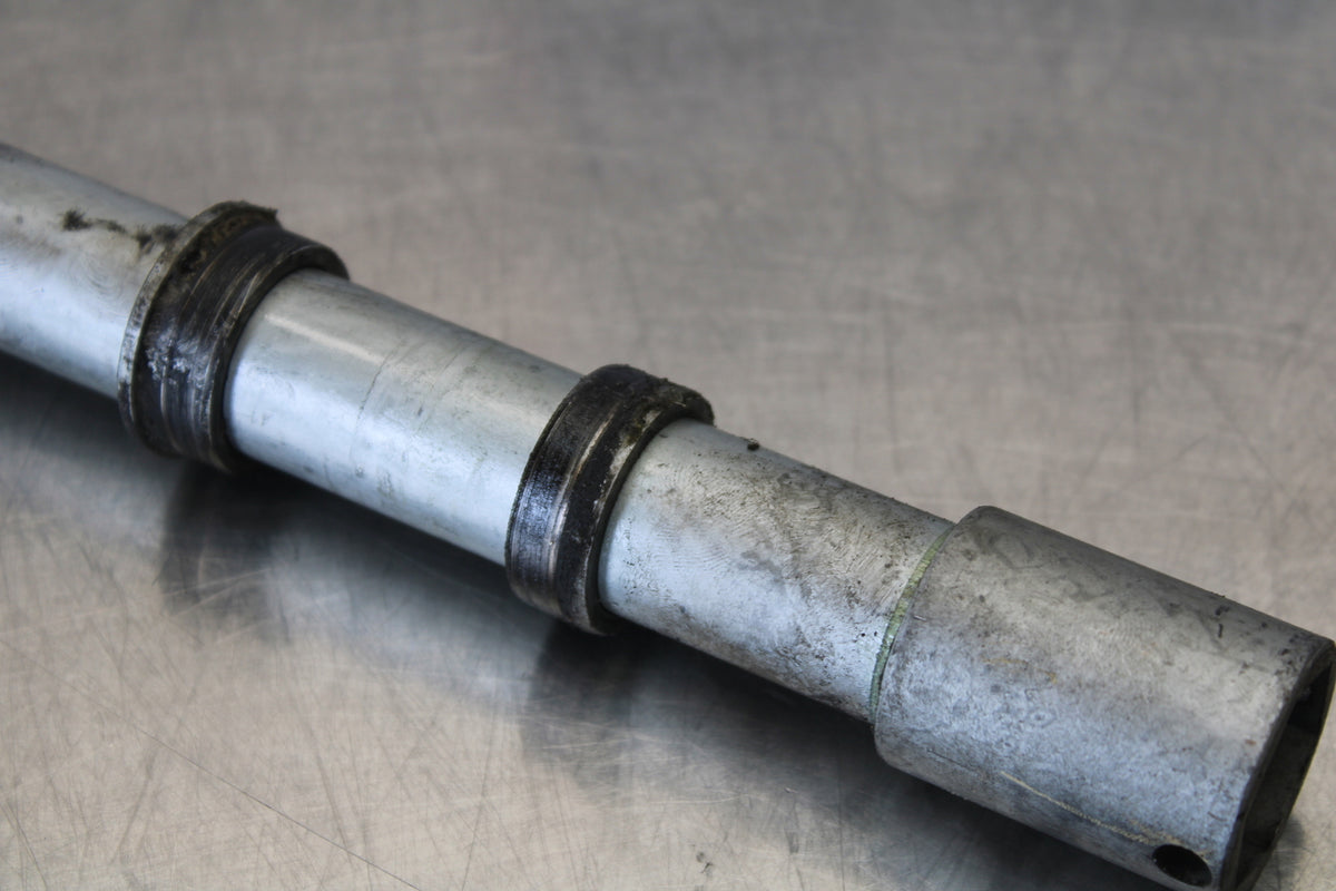 06-07 HONDA CBR1000RR FRONT WHEEL RIM AXLE PIVOT BOLT BB166
