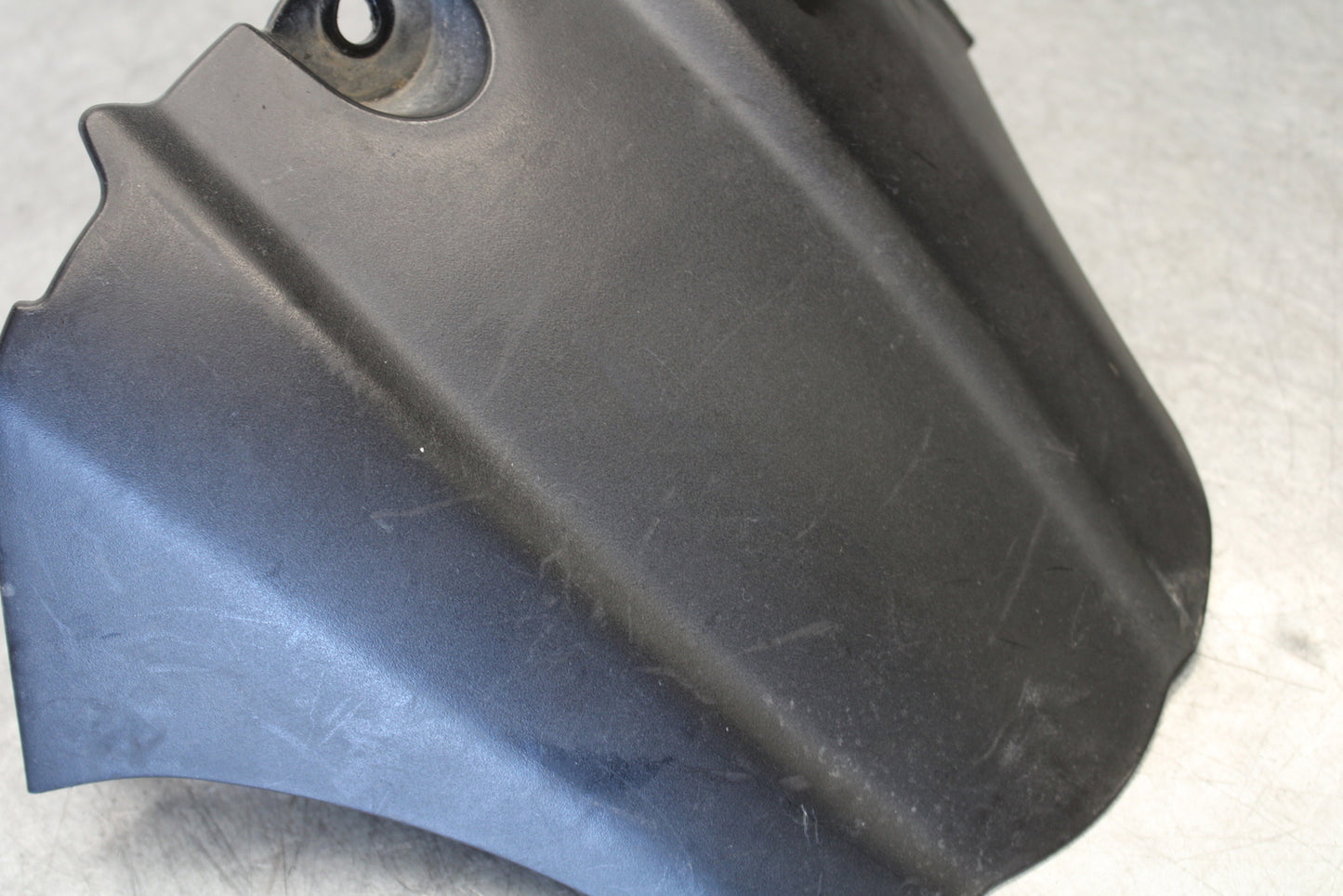 05-06 SUZUKI GSXR1000 REAR BACK WHEEL TIRE HUGGER FENDER 63114-41G00-291 BB663