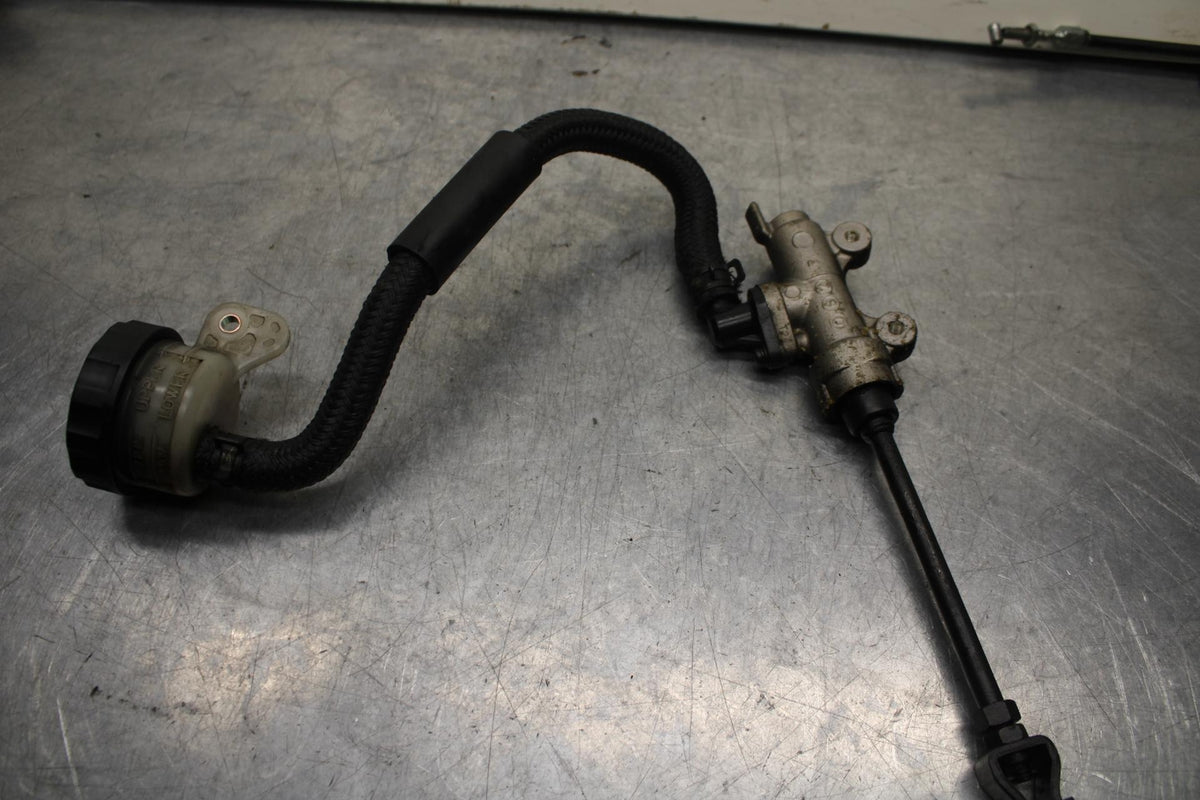 2001 Honda ST1100 REAR BACK BRAKE MASTER CYLINDER W RESERVOIR BB89