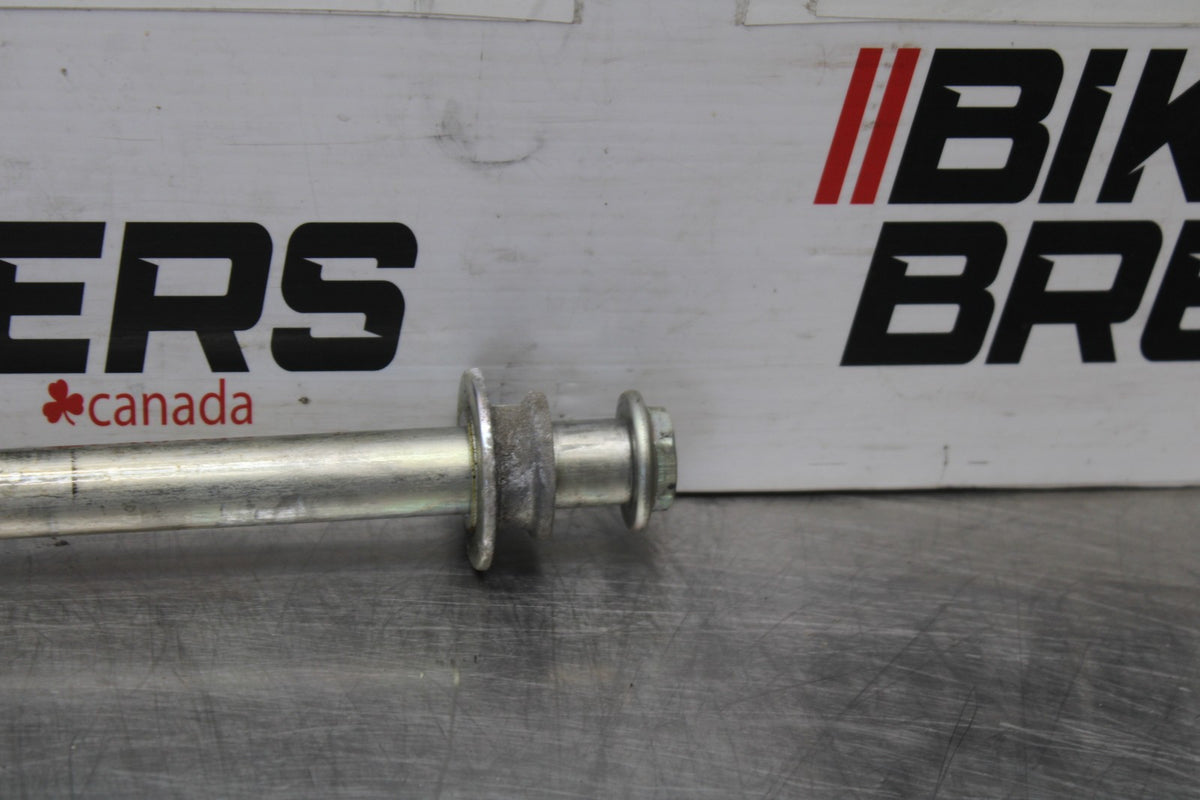 05-09 SUZUKI BOULEVARD C90 REAR AXLE BACK WHEEL RIM PIVOT BOLT AXEL BB918