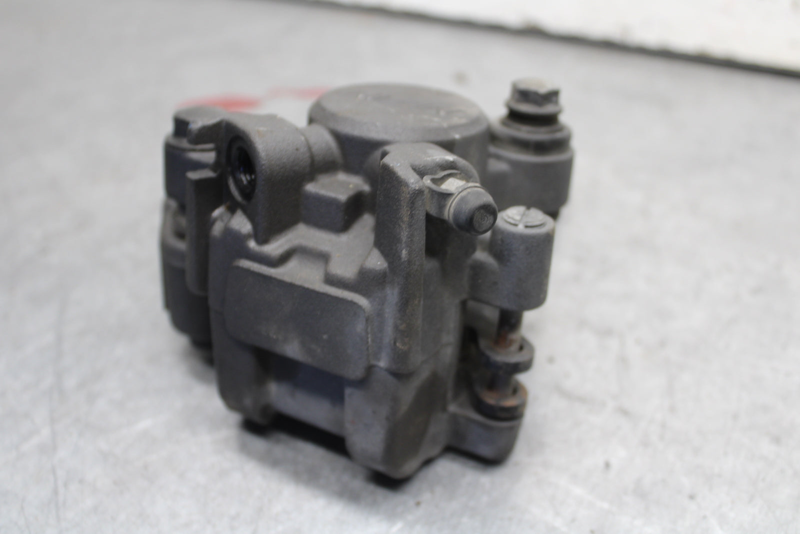 09-11 TRIUMPH DAYTONA 675 REAR BACK BRAKE CALIPER W MOUNT BRACKET BB652