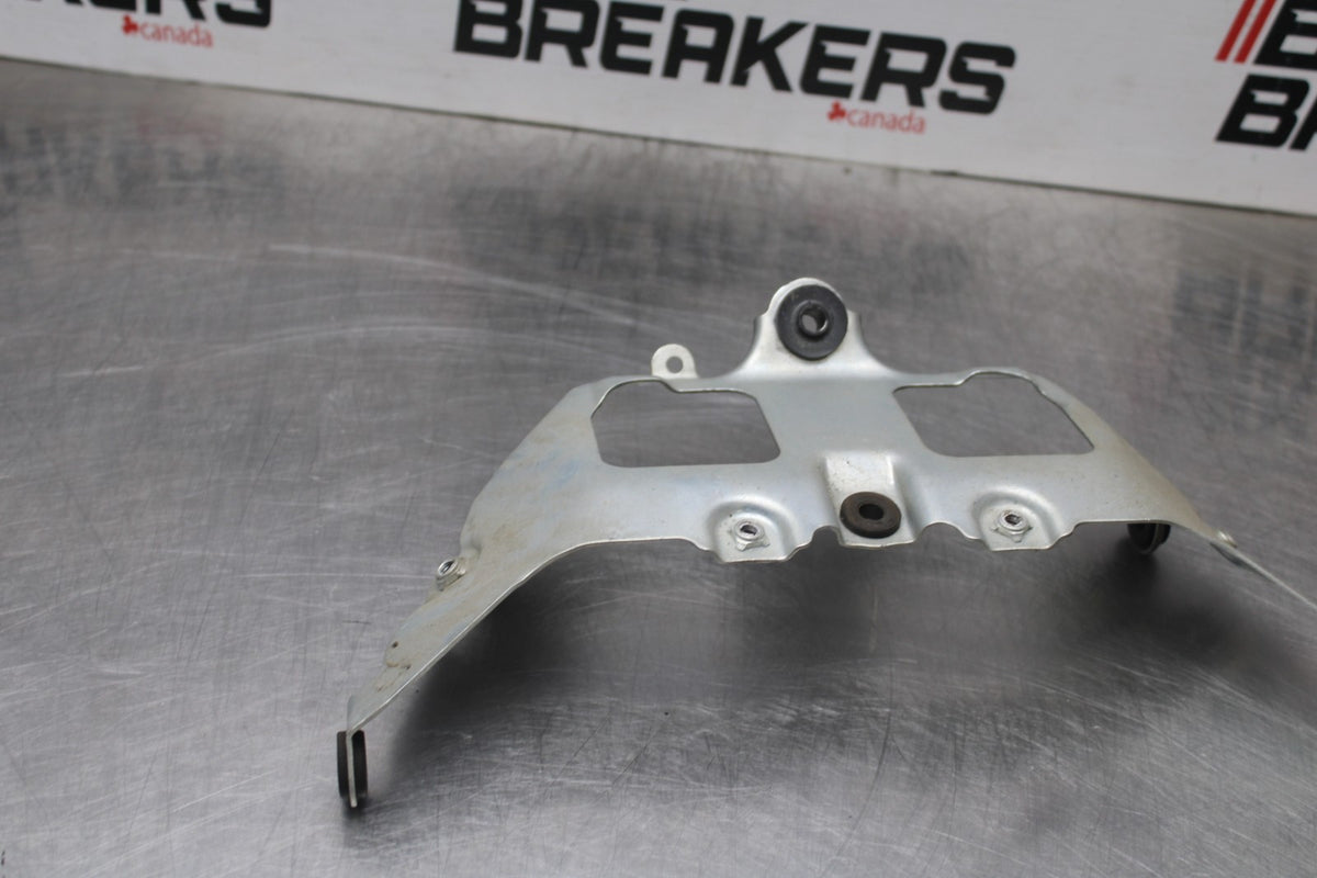 06-07 SUZUKI GSXR 600 FRONT GAS TANK FUEL FAIRING COWL COVER MOUNT BRACKET BB845