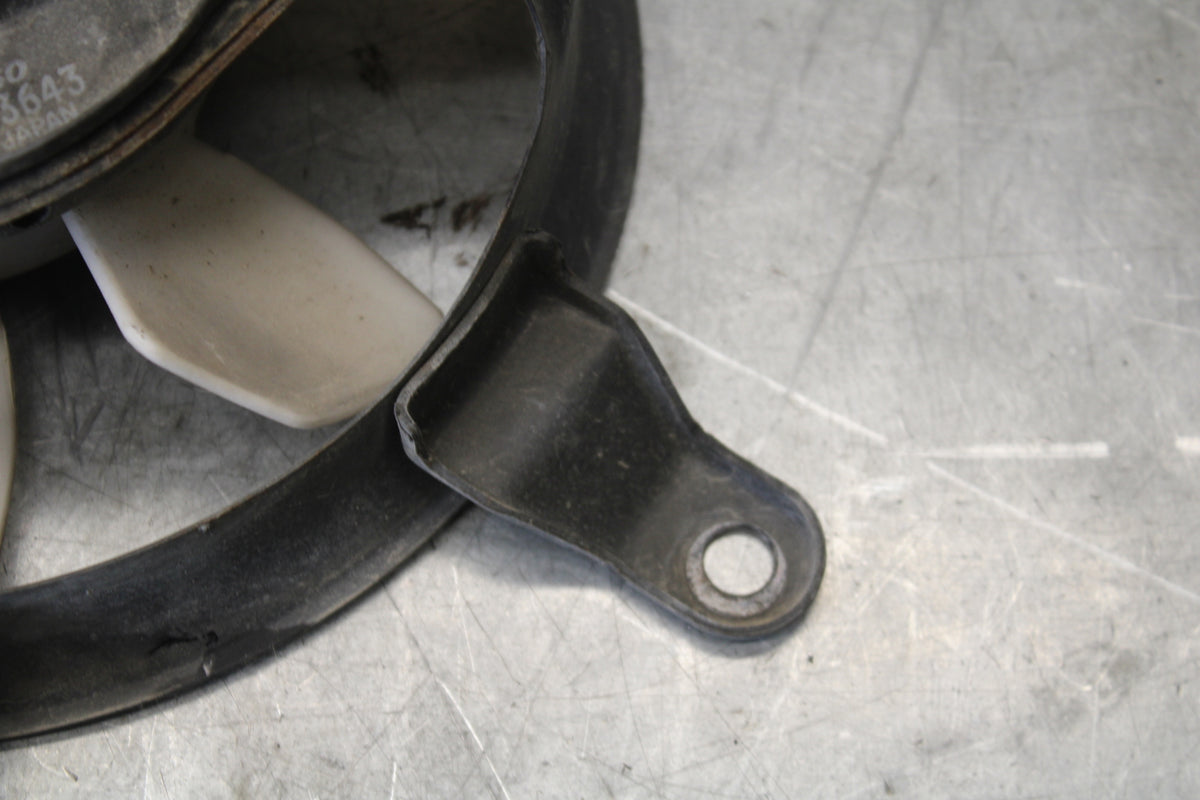 01-06 TRIUMPH TIGER 955I ENGINE RADIATOR COOLING FAN BB693