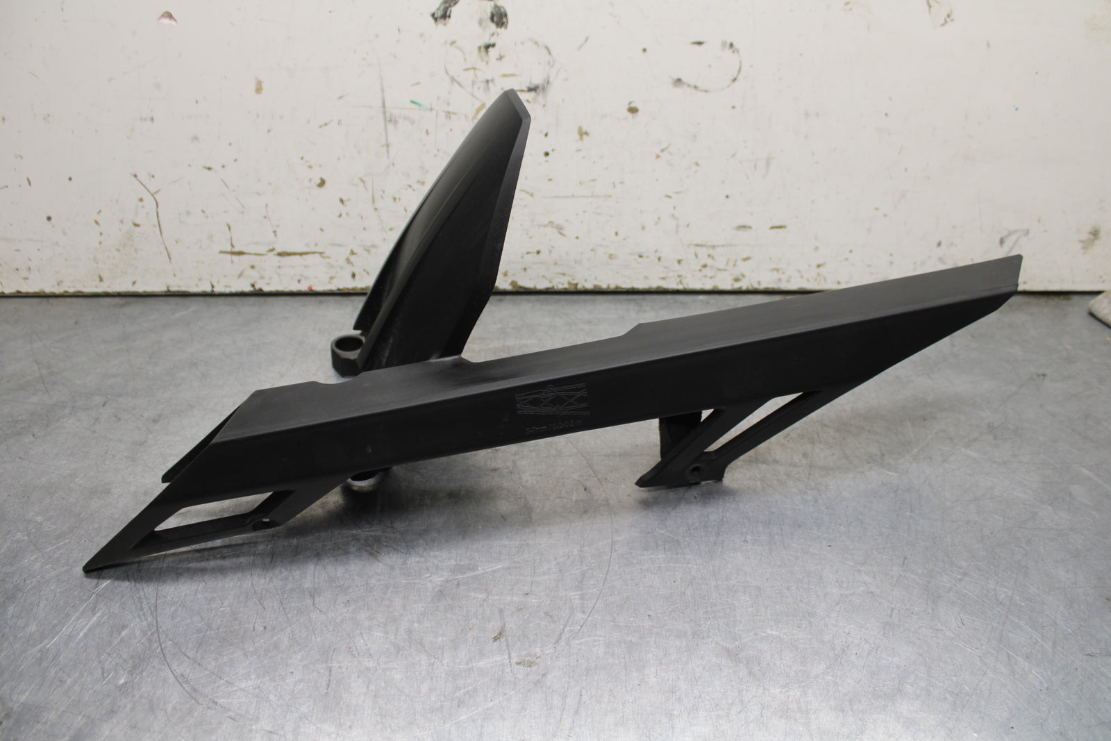 17-24 KTM 390 DUKE REAR BACK WHEEL TIRE HUGGER FENDER BB734