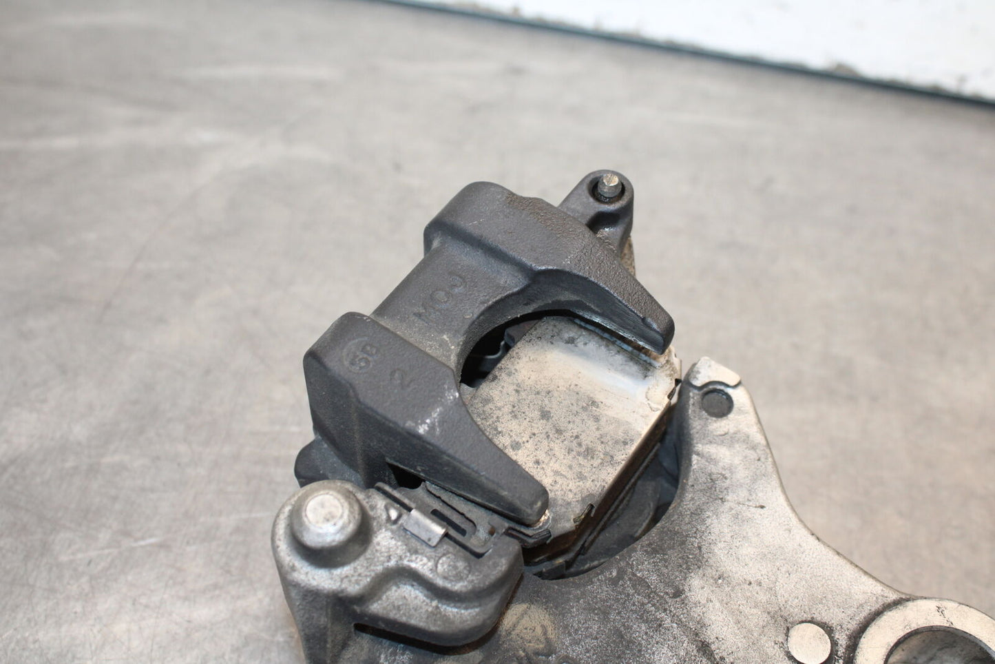 05-06 HONDA CBR600RR REAR BACK BRAKE CALIPER W MOUNT BRACKET BB655