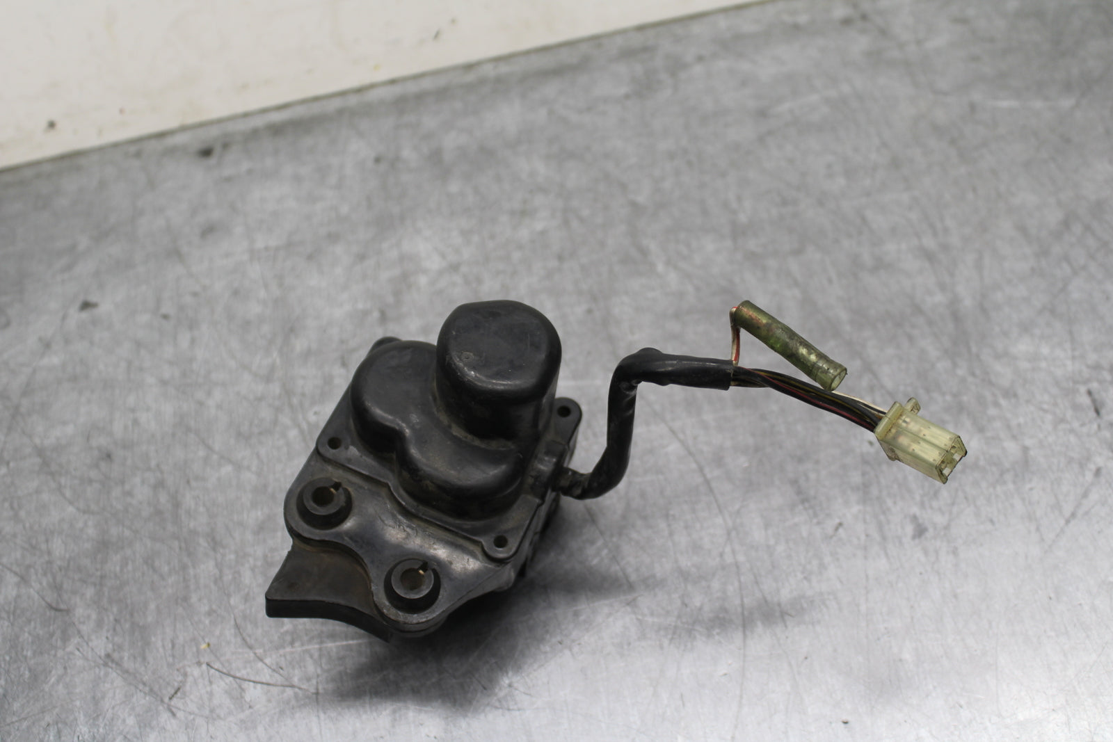 00-01 YAMAHA YZF R1 EXHAUST VALVE SERVO MOTOR BB755