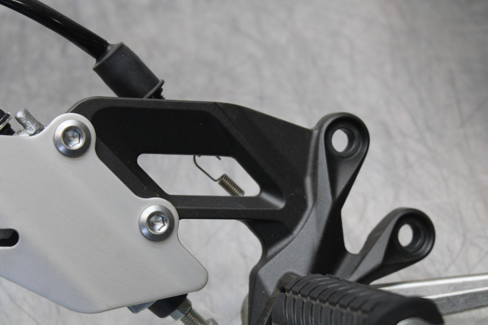 23-24 KAWASAKI NINJA ZX14R NERW!! RIGHT REARSET REAR SET DRIVER FOOT PEG BB153