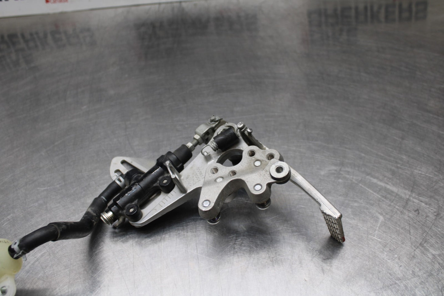 07 SUZUKI GSXR1000 RIGHT REARSET REAR SET DRIVER FOOT PEG REST STOP BB770