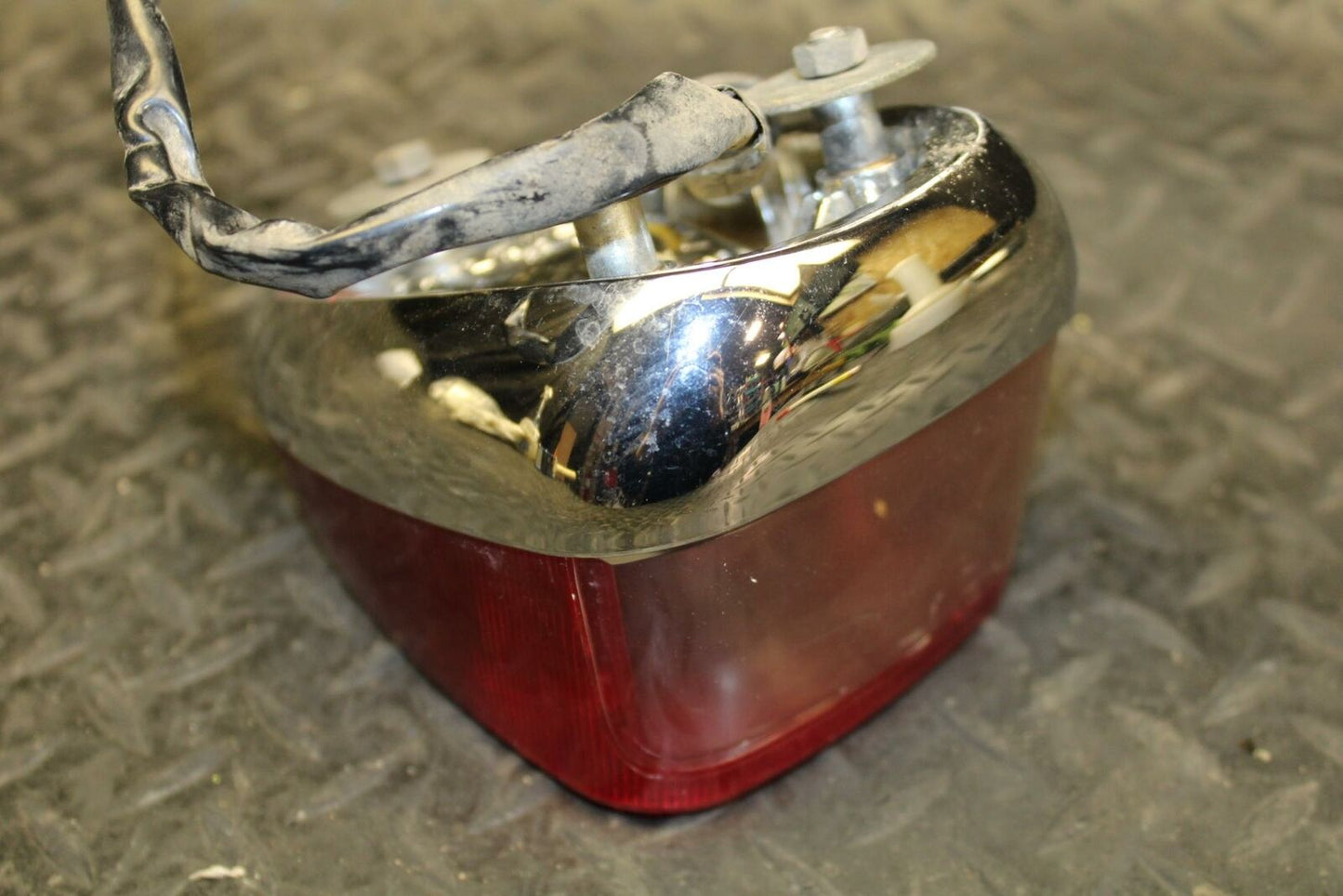06-09 YAMAHA V STAR 1100 TAILLIGHT REAR TAIL BRAKE LIGHT BB184