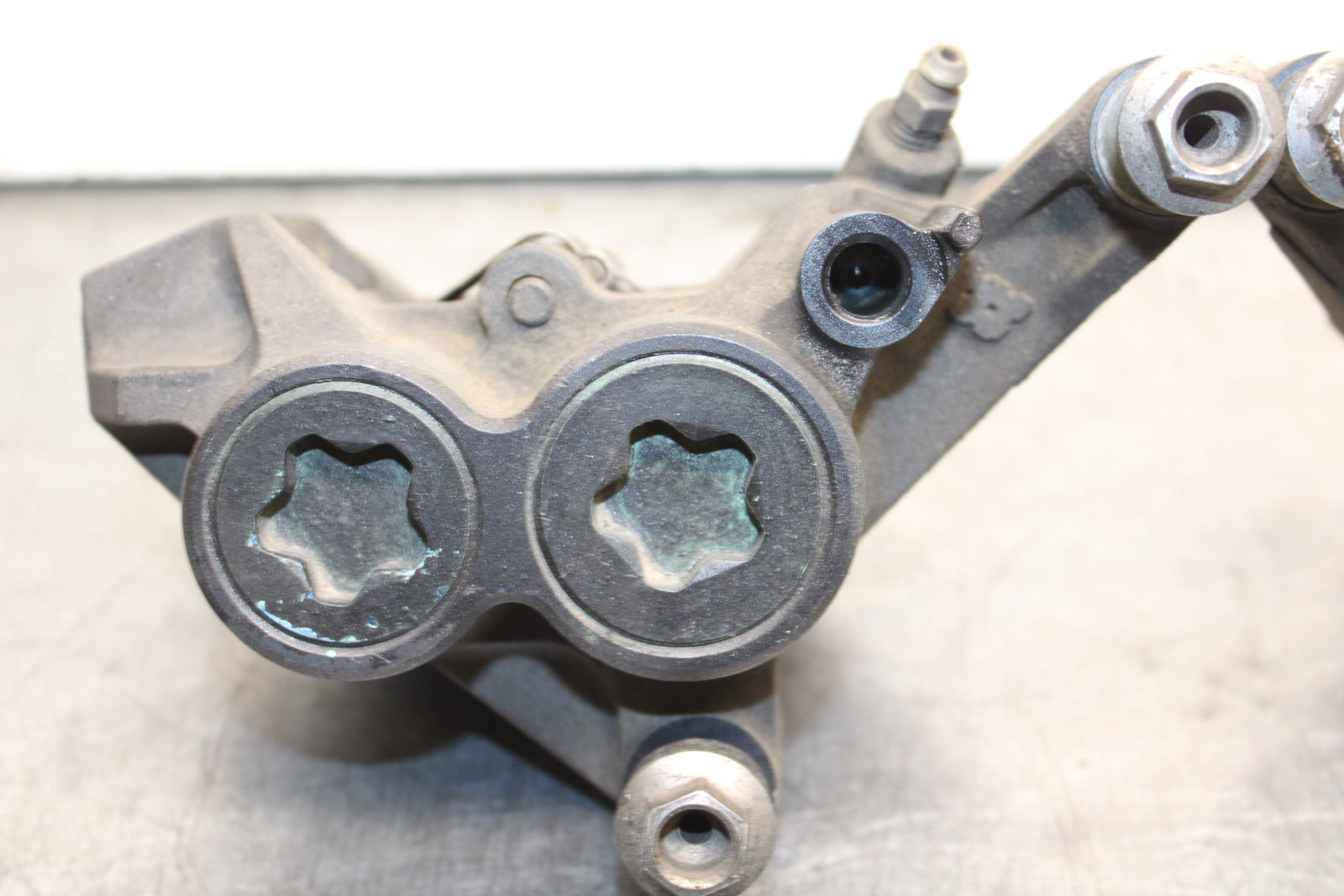 03-05 YAMAHA YZF R6  RIGHT LEFT FRONT BRAKE CALIPER SET PAIR CALIPERS BB751