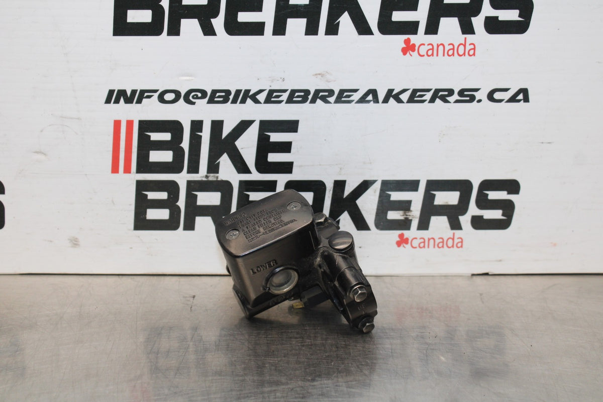 17-18 YAMAHA YZF R3 FRONT BRAKE MASTER CYLINDER BB813