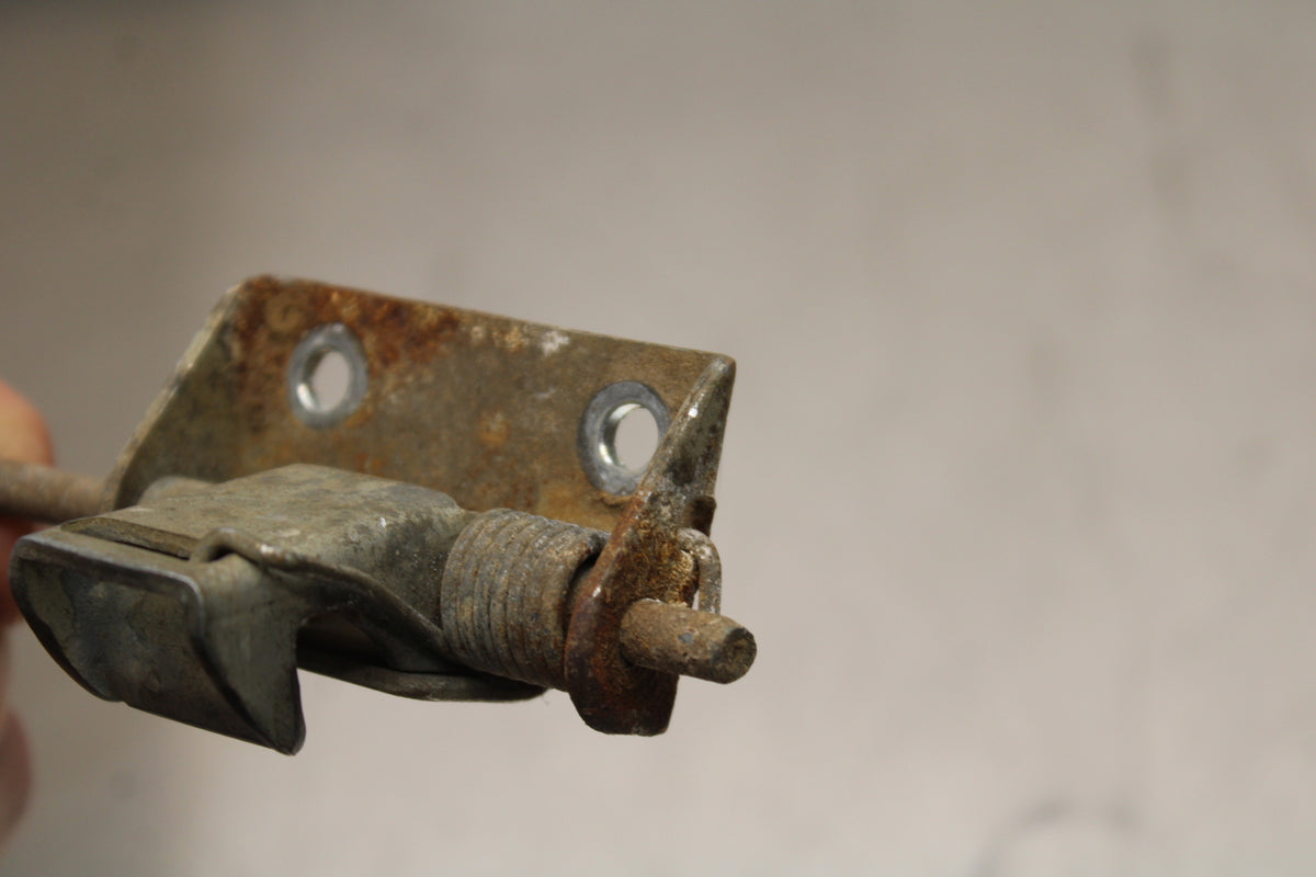 82 HONDA CT70 TRAIL SEAT LATCH  BB138