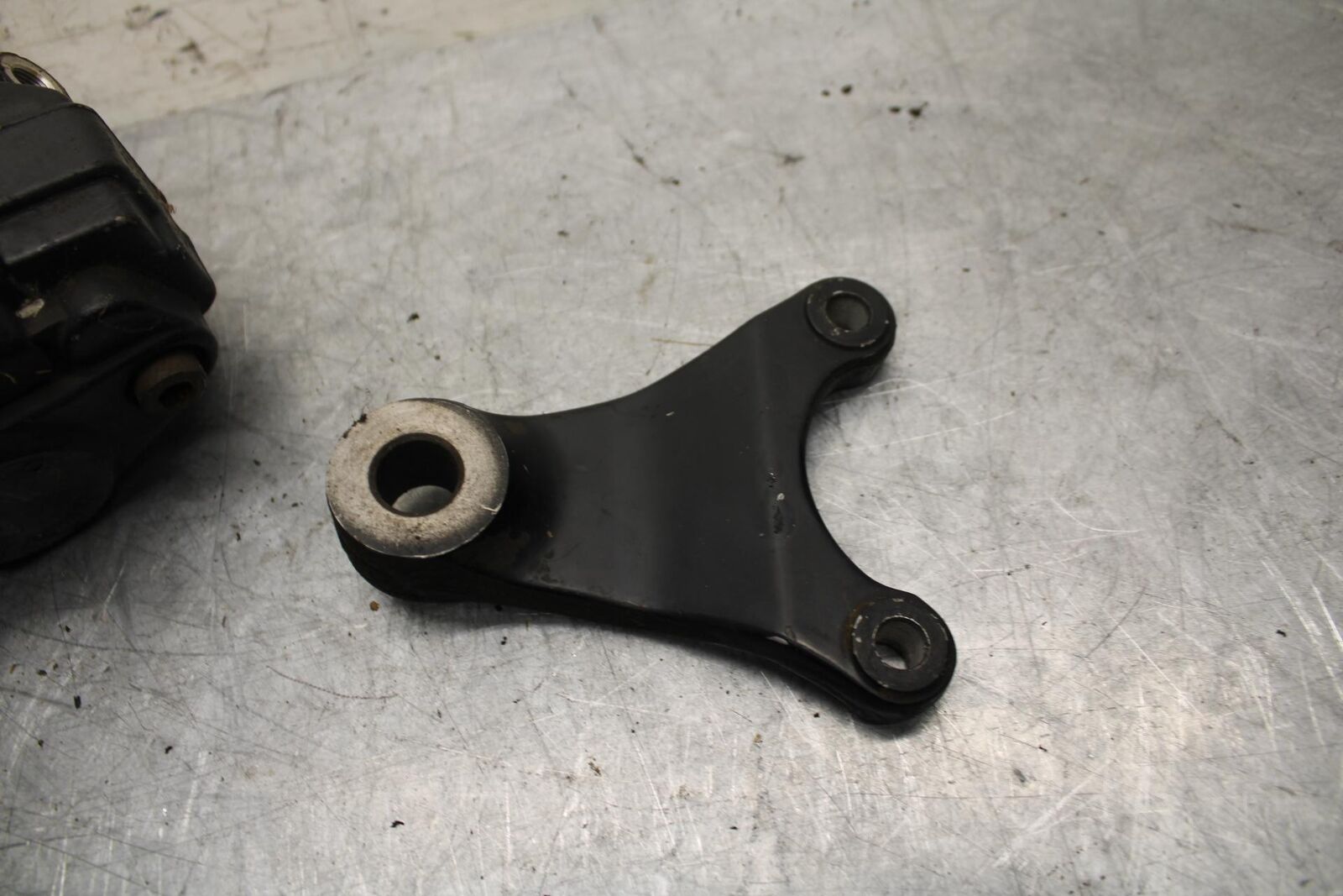 82-83 SUZUKI GS1100GL REAR BACK BRAKE CALIPER W MOUNT BRACKET BB30