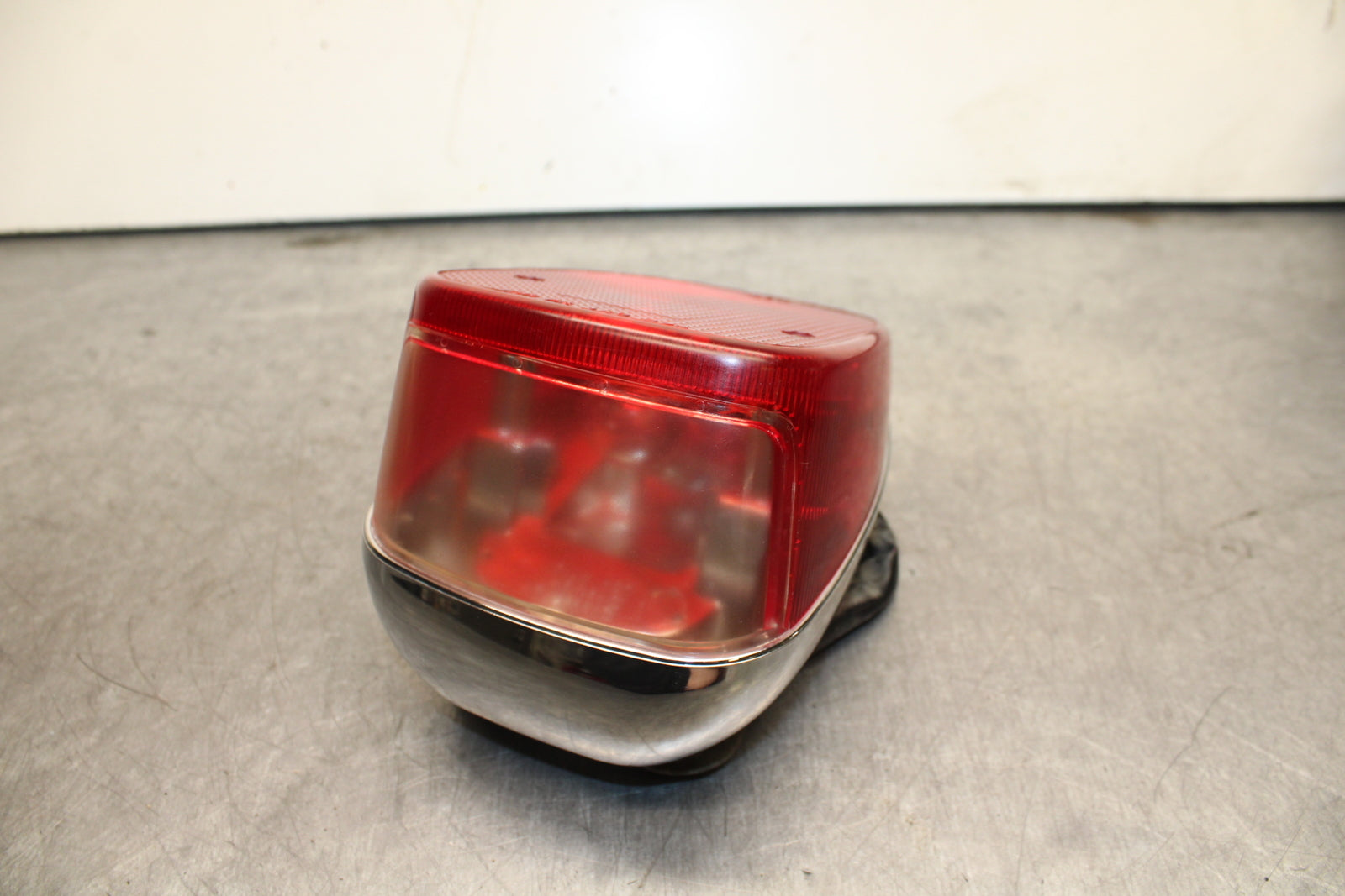 06-07 YAMAHA V STAR 1100 TAILLIGHT REAR TAIL BRAKE LIGHT BB124