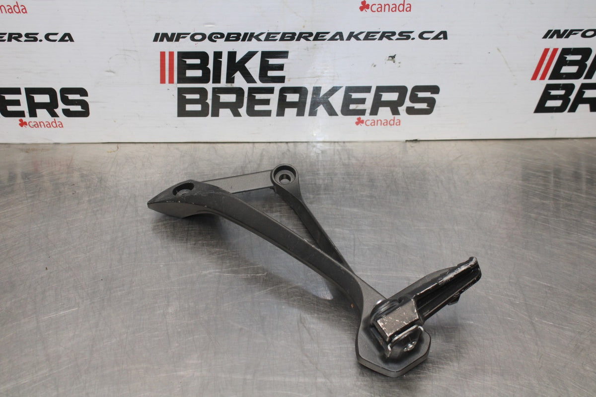 11-15 KAWASAKI NINJA ZX10R LEFT REAR BACK PASSENGER PEG BB840