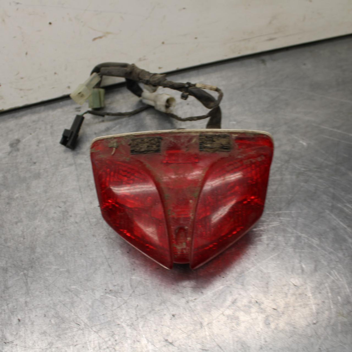 08-10 SUZUKI GSXR 600 750 REAR TAIL TAILLIGHT BACK BRAKE LIGHT BB101