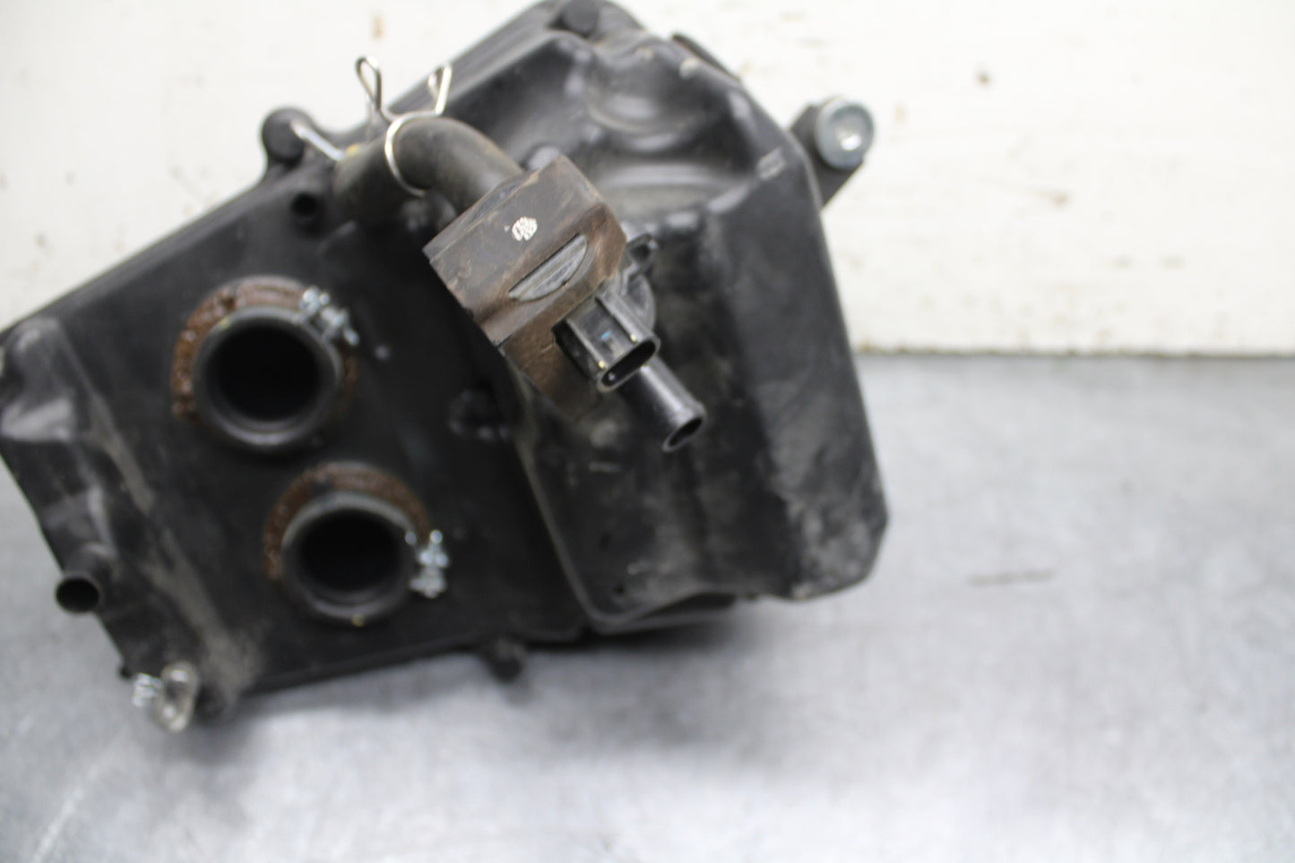 24 KAWASAKI NINJA 500 ABS AIRBOX AIR INTAKE FILTER BOX BB744