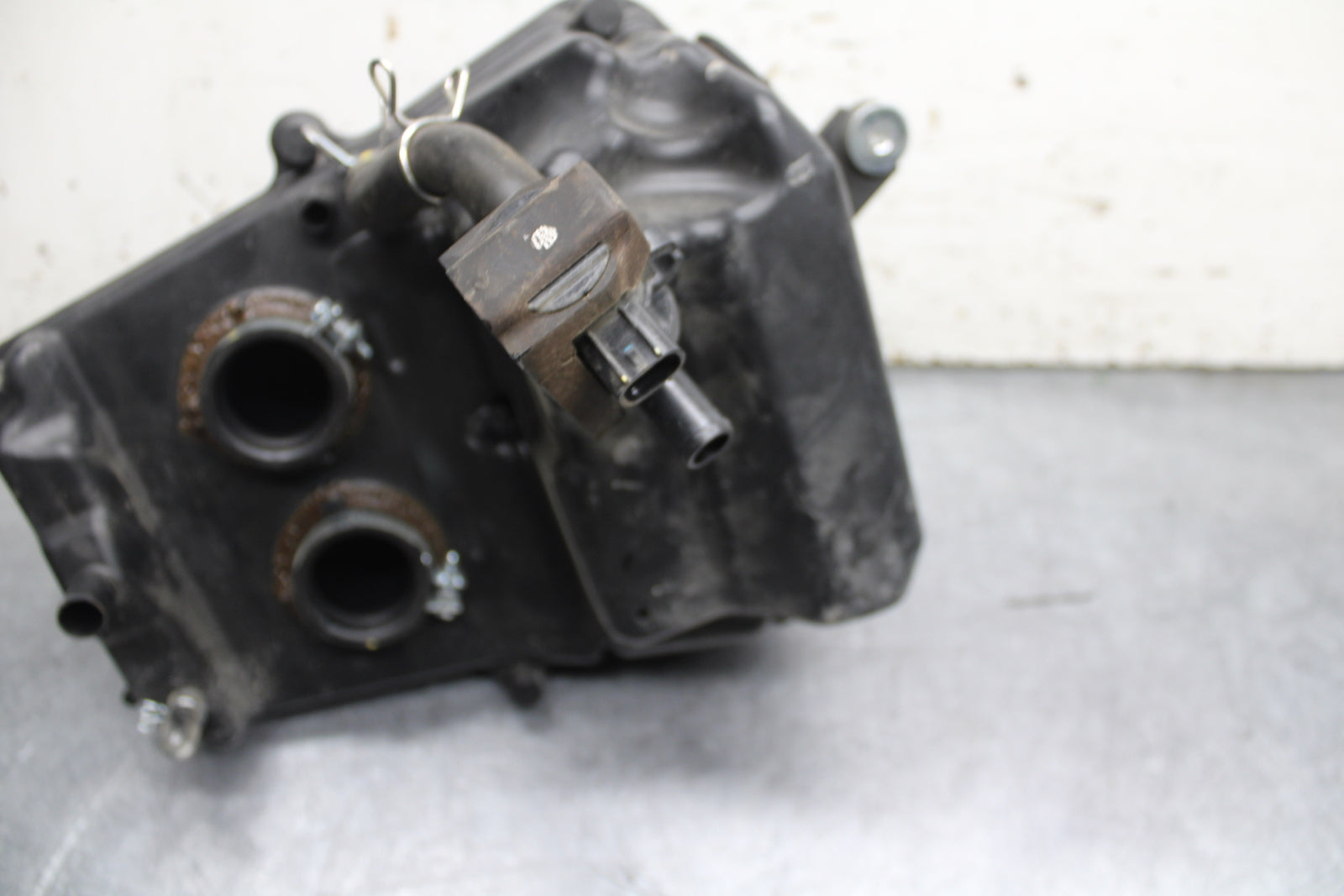 24 KAWASAKI NINJA 500 ABS AIRBOX AIR INTAKE FILTER BOX BB744