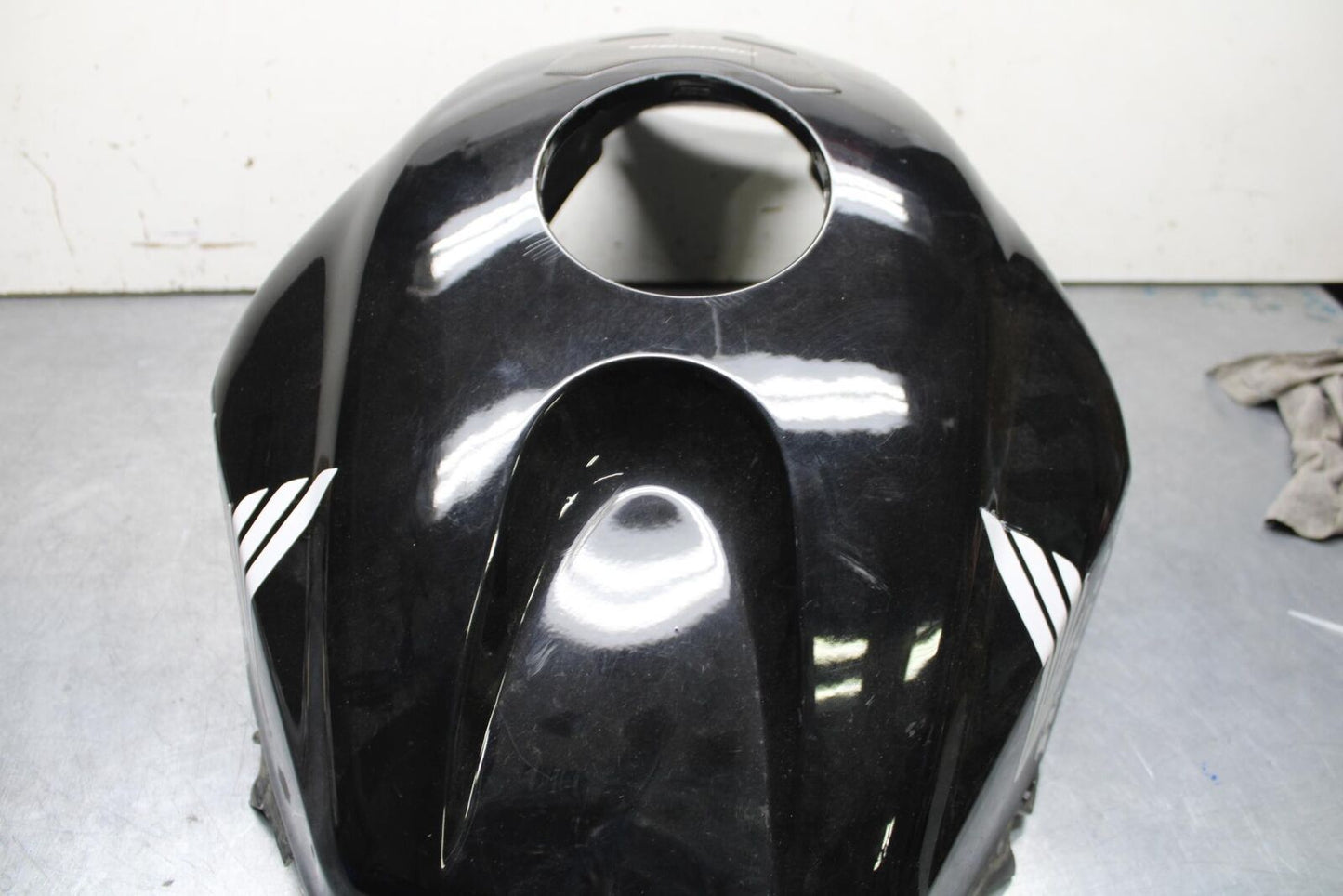 03-04 HONDA CBR600RR GAS TANK FUEL CELL COVER FAIRING COWL BB628
