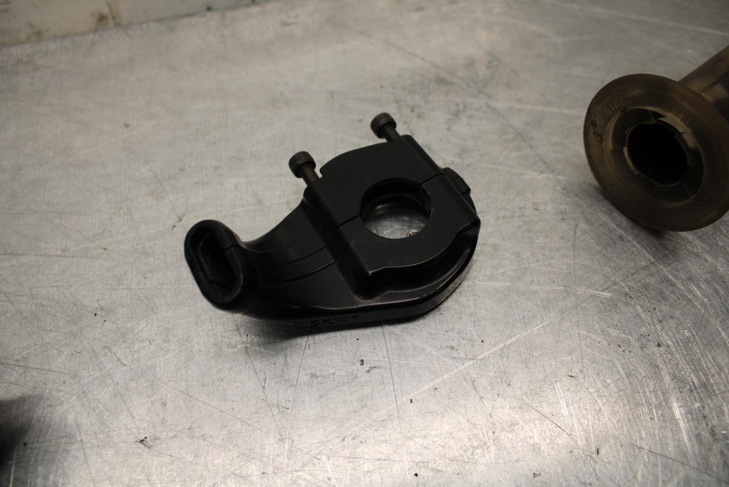04-05 YAMAHA YZF R1 THROTTLE CABLE LINE HOUSING GUIDE 3XW-26282-01-00 BB432
