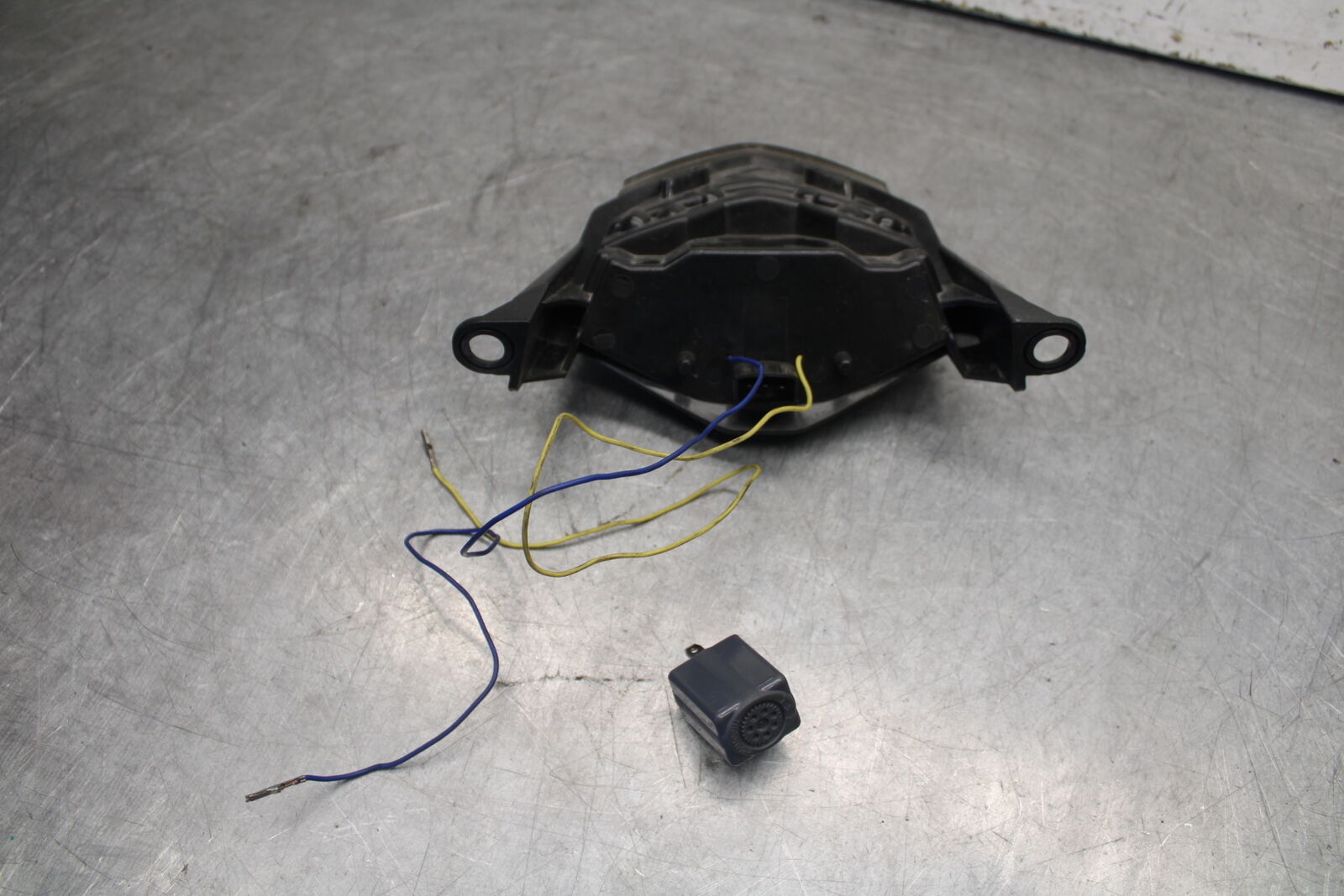 09-12 KAWASAKI NINJA ZX6R AFTERMARKET REAR TAIL TAILLIGHT BACK BRAKE LIGHT BB698