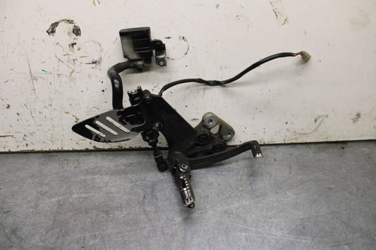 06-07 SUZUKI GSXR 600 RIGHT REARSET REAR SET DRIVER FOOT PEG REST STOP BB737