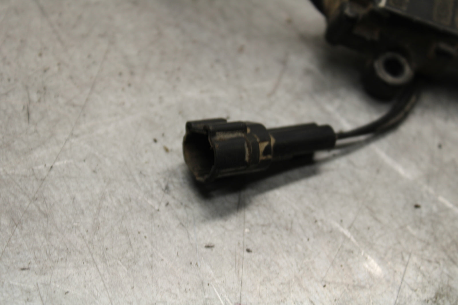 09-11 TRIUMPH DAYTONA 675 KICKSTAND SIDE KICK STAND SENSOR BB652