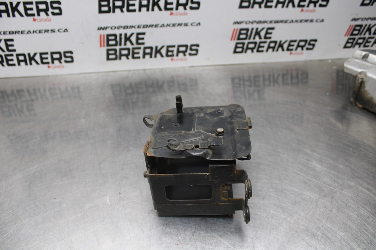 77 SUZUKI GS750 BATTERY BOX TRAY COVER BB779