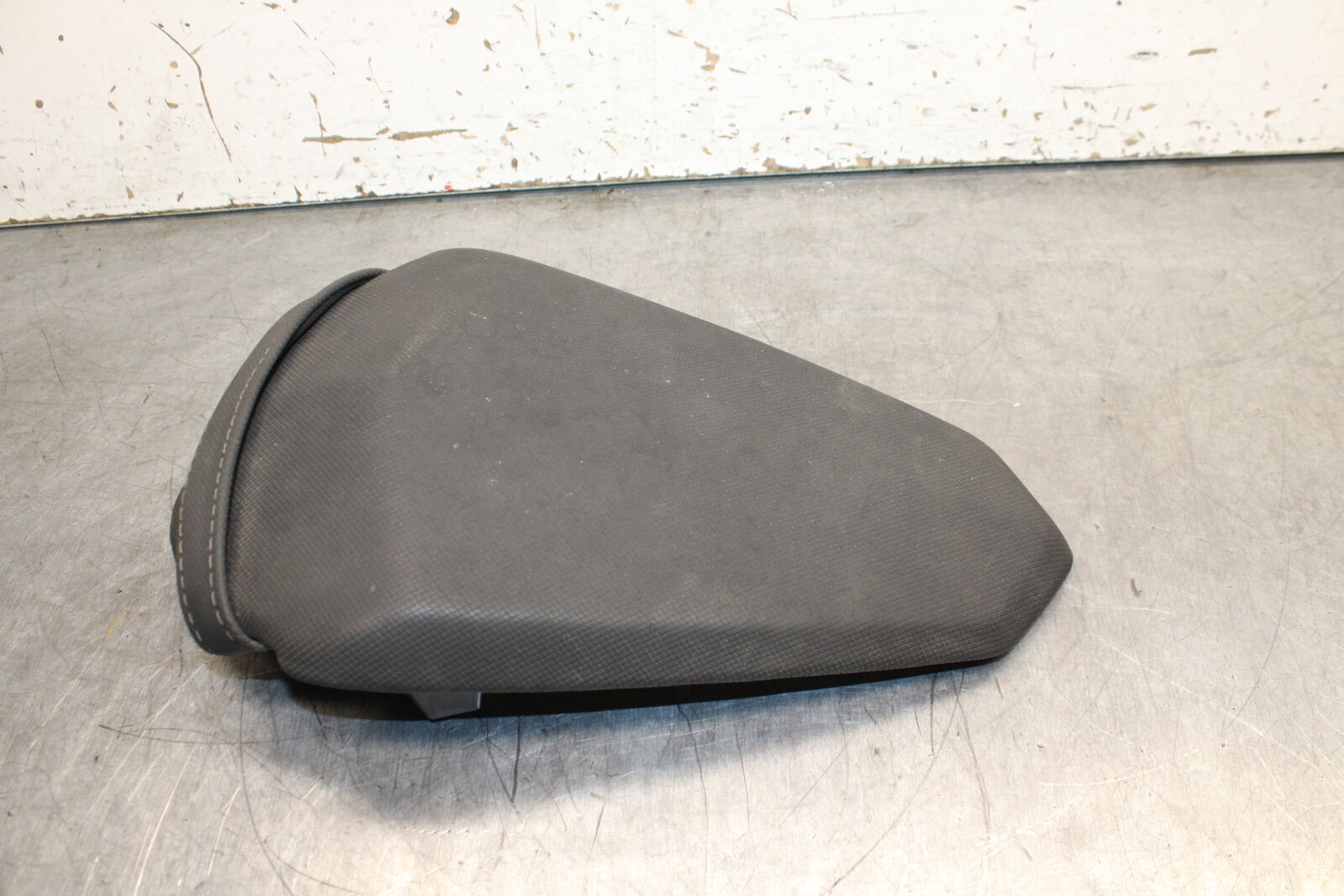 19-22 KAWASAKI Z400 REAR BACK PASSENGER TANDEM SEAT PAD SADDLE PILLION BB738