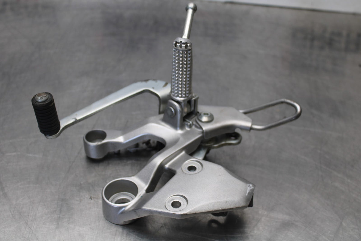 15-17 YAMAHA FJ09 RIGHT REARSET REAR SET DRIVER FOOT PEG REST STOP BB906