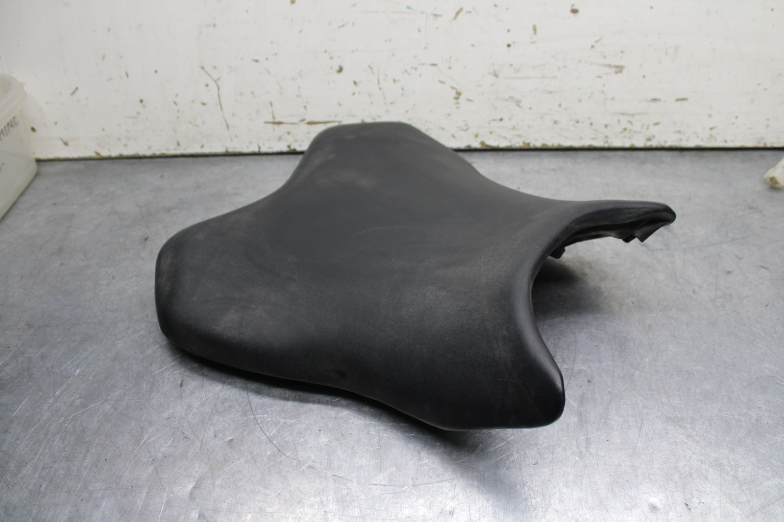 06-07 YAMAHA YZF R6 FRONT DRIVERS SEAT PAD SADDLE PILLION BB742